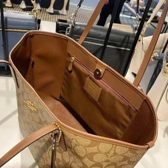 CITY TOTE IN SIGNATURE CANVAS (COACH 5696) - Picture 4 of 9